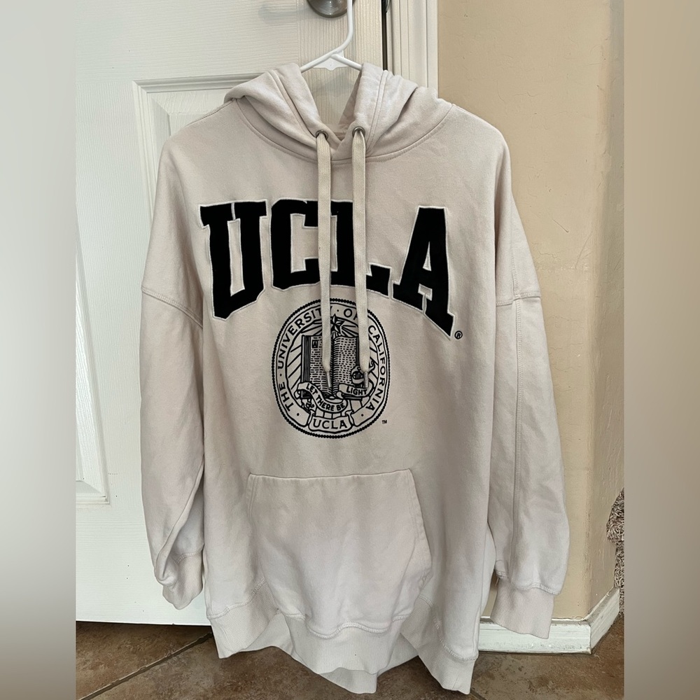 Medium H&M UCLA crème hoodie